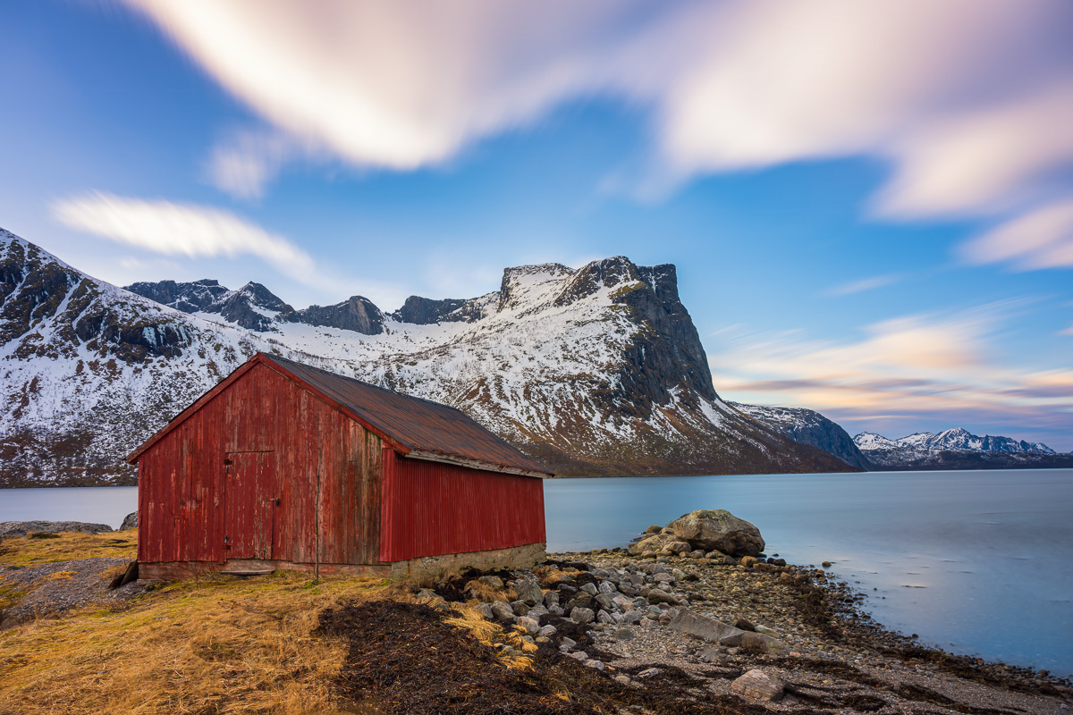 MAB-20250208-NORWAY-SENJA-MOUNTAIN-CABIN-FJORD-5533.jpg