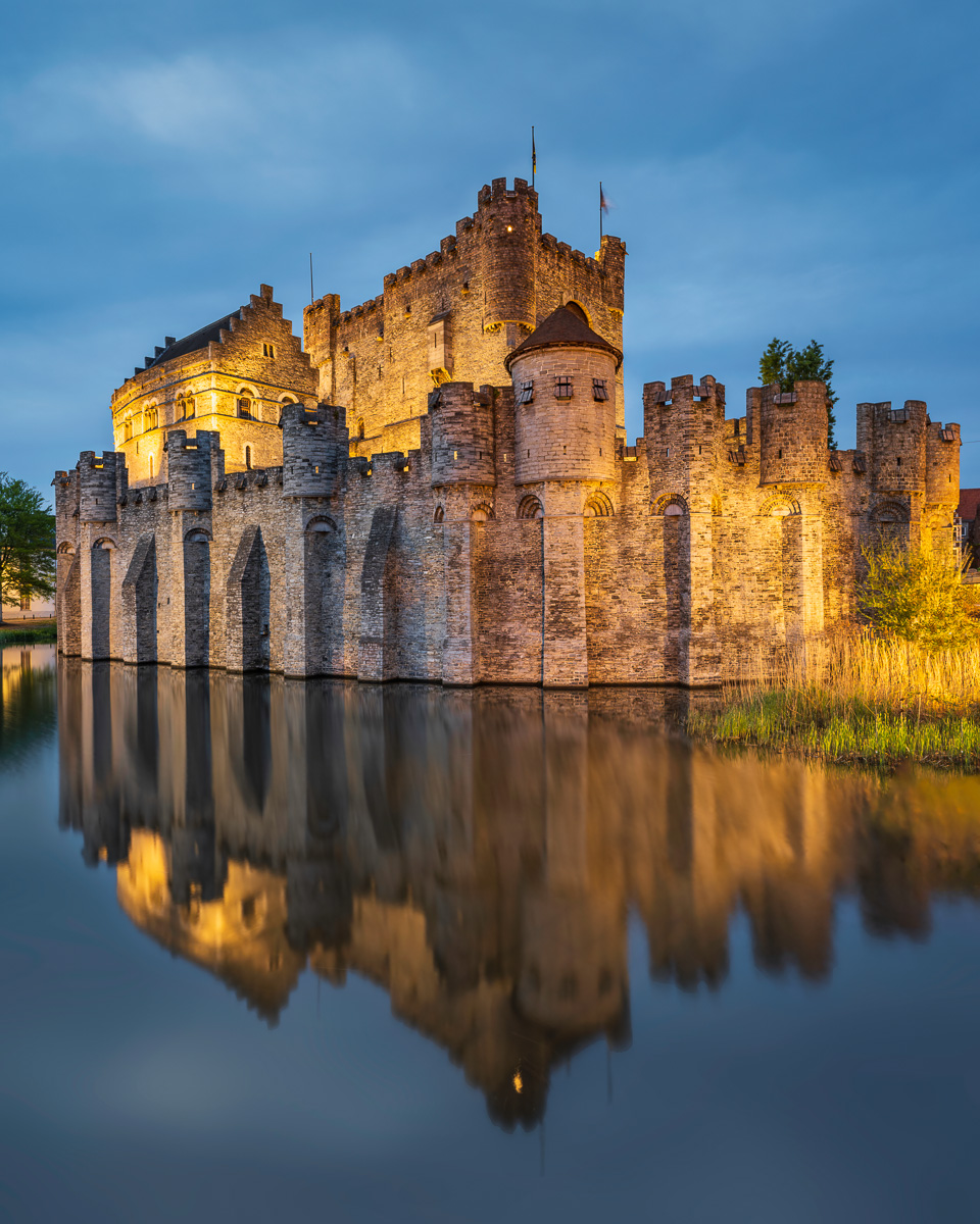 MAB-20220428-BELGIUM-GHENT-GRAVENSTEEN-CASTLE-DUSK-22148.jpg