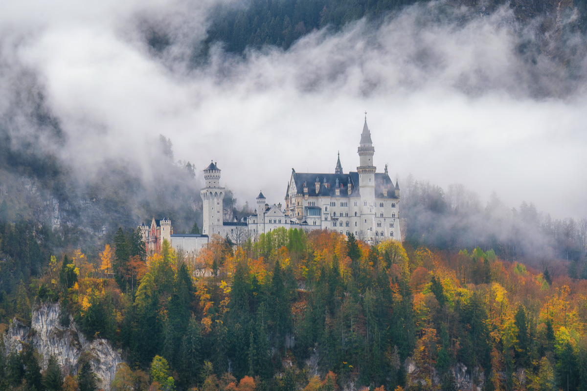 MAB-20221024-GERMANY-SCHWANGAU-NEUSCHWANSTEIN-CASTLE-FOG-22923.jpg