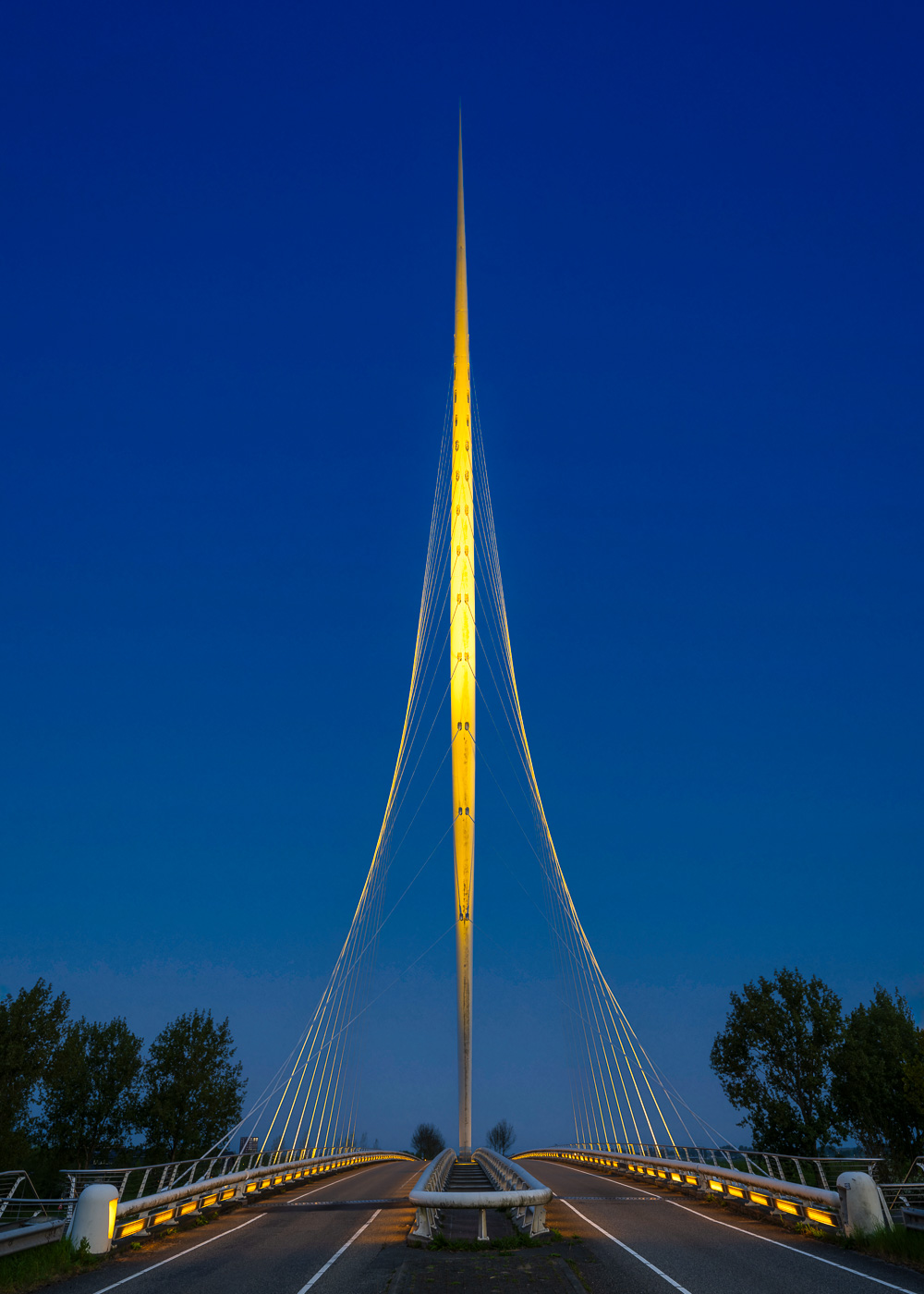 MAB-20220427-HOLLAND-AMSTERDAM-CALATRAVA-HARP-BRIDGE-DAWN-21671.jpg