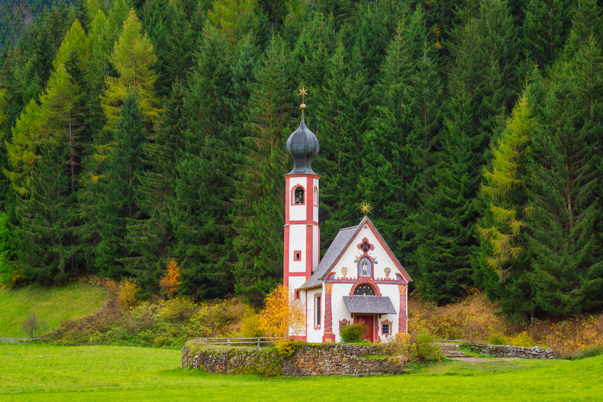 MAB-20241015-ITALY-DOLOMITES-VAL-DI-FUNES-CHURCH-3330.jpg