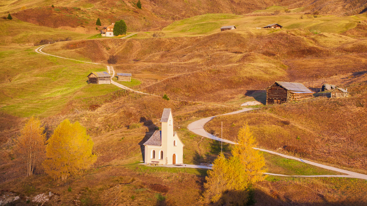 MAB-DJI-20241016-ITALY-DOLOMITES-VAL-GARDINA-CHURCH-0006.jpg