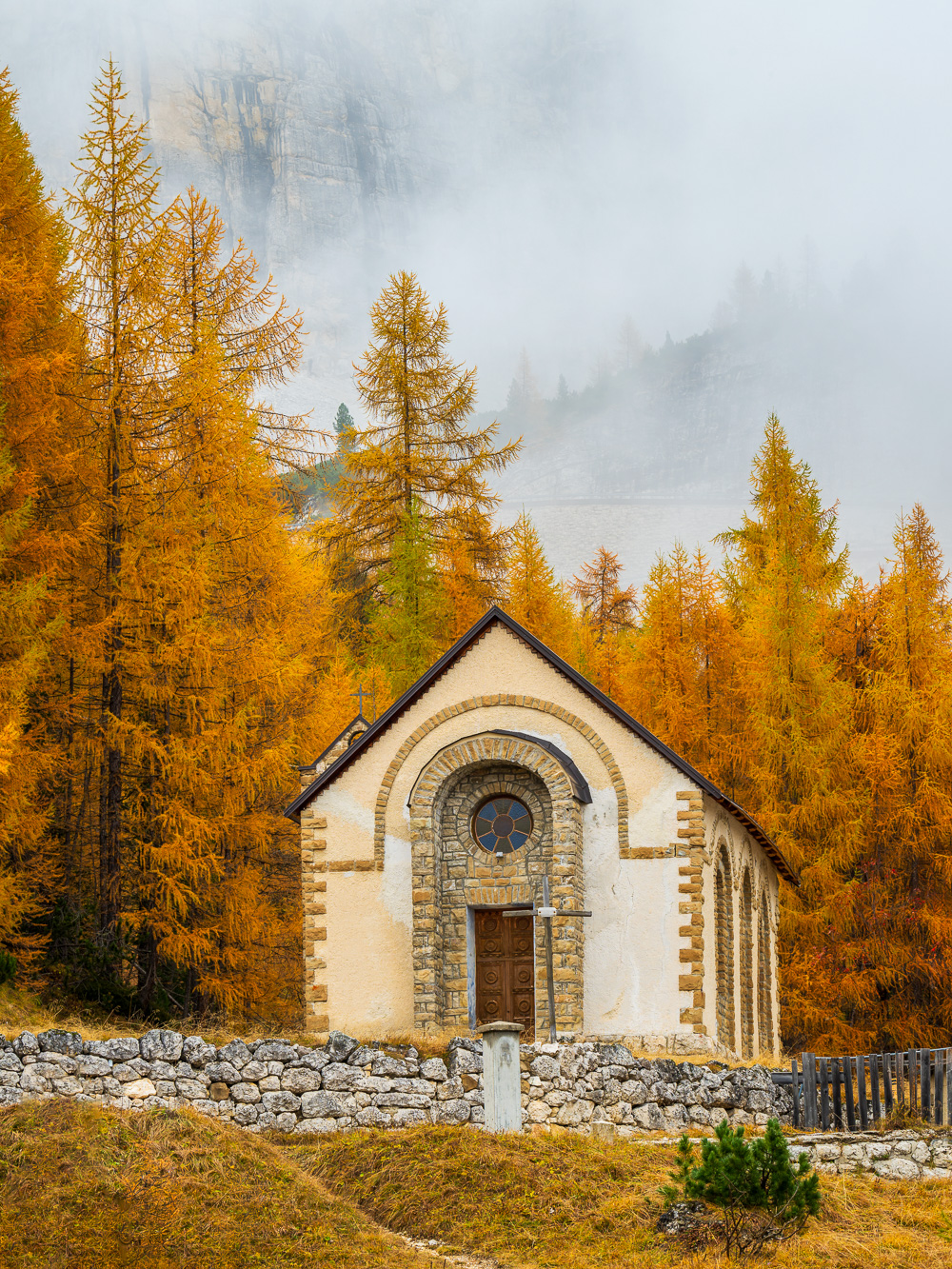 MAB-20241017-ITALY-DOLOMITES-VAL-GARDIINA-CHURCH-LARCH-TREES-3602.jpg