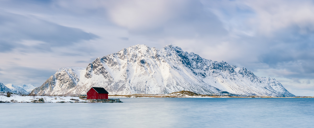 MAB-20160224-NORWAY-LOFOTEN-MOUNTAINS-SHACK-8107183.jpg