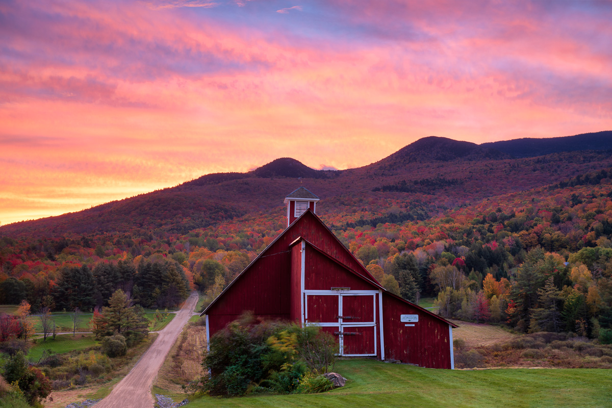 MAB-20231006-VT-STOWE-GRAND-VIEW-FARM-AUTUMN-SUNRISE-082740.jpg