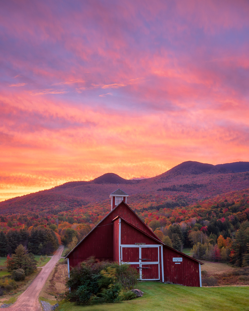 MAB-20231006-VT-STOWE-GRAND-VIEW-FARM-AUTUMN-SUNRISE-082742.jpg