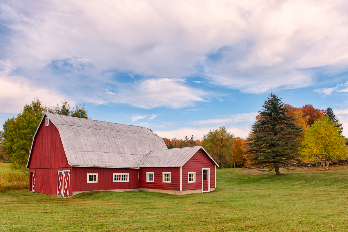 MAB_20141001_VT_PEACHAM_RED_BARN_AUTUMN_1055.jpg