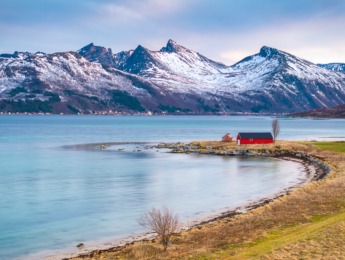 MAB-DJI-20250208-NORWAY-SENJA-CABIN-MOUNTAINS-WINTER-0064.jpg