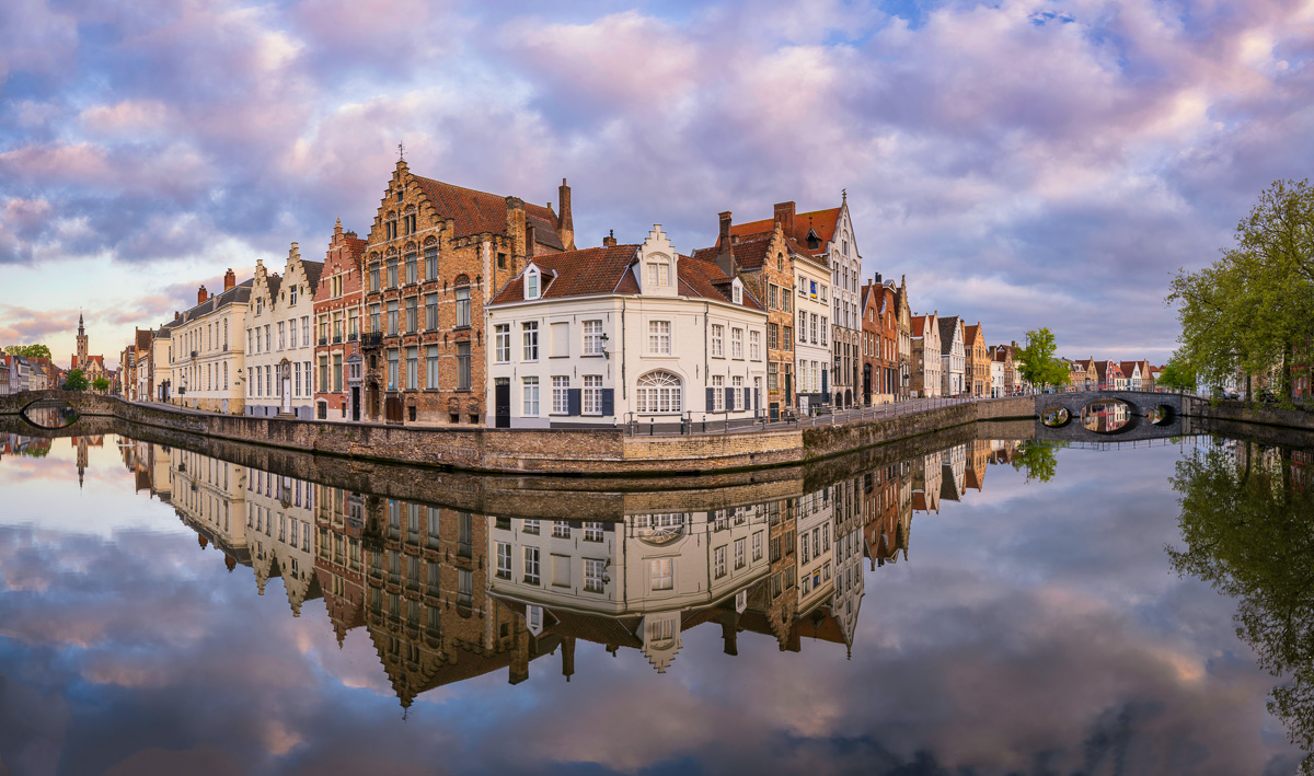 MAB-20220430-BELGIUM-BRUGES-CANAL-REFLECTION-DAWN-22351-PANO-2.jpg