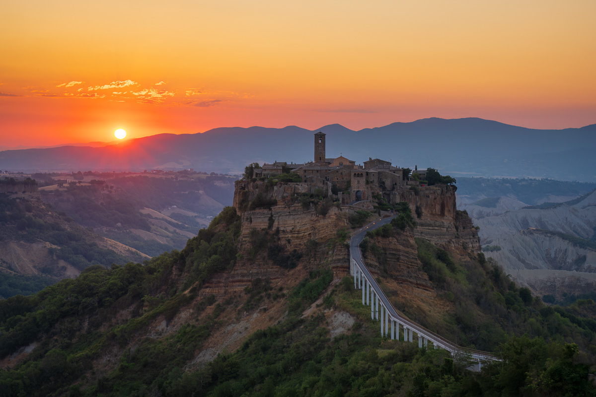 MAB-20220718-ITALY-LAZIO-CIVITA-DE-BAGNOREGIO-SUNRISE-00067.jpg