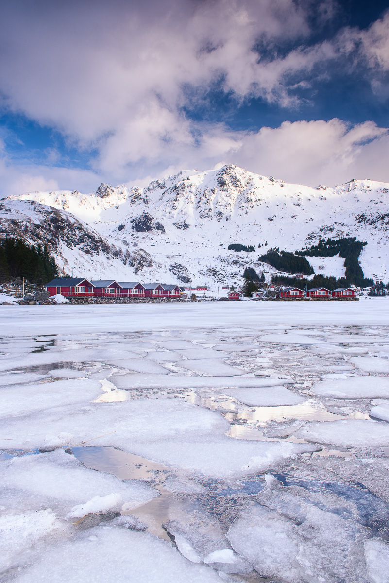 MAB-20160224-NORWAY-LOFOTEN-LAKE-ICE-8107151.jpg