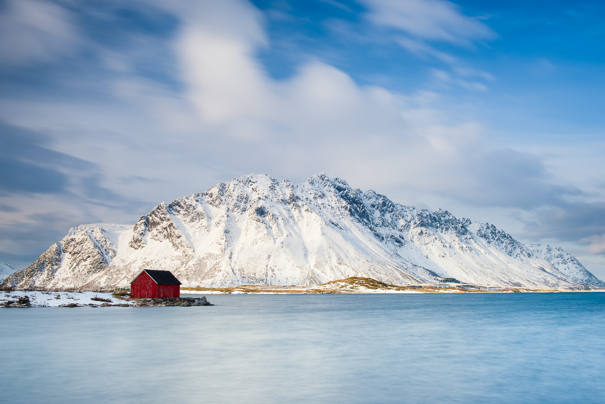 MAB-20160224-NORWAY-LOFOTEN-MOUNTAINS-SHACK-8107180.jpg