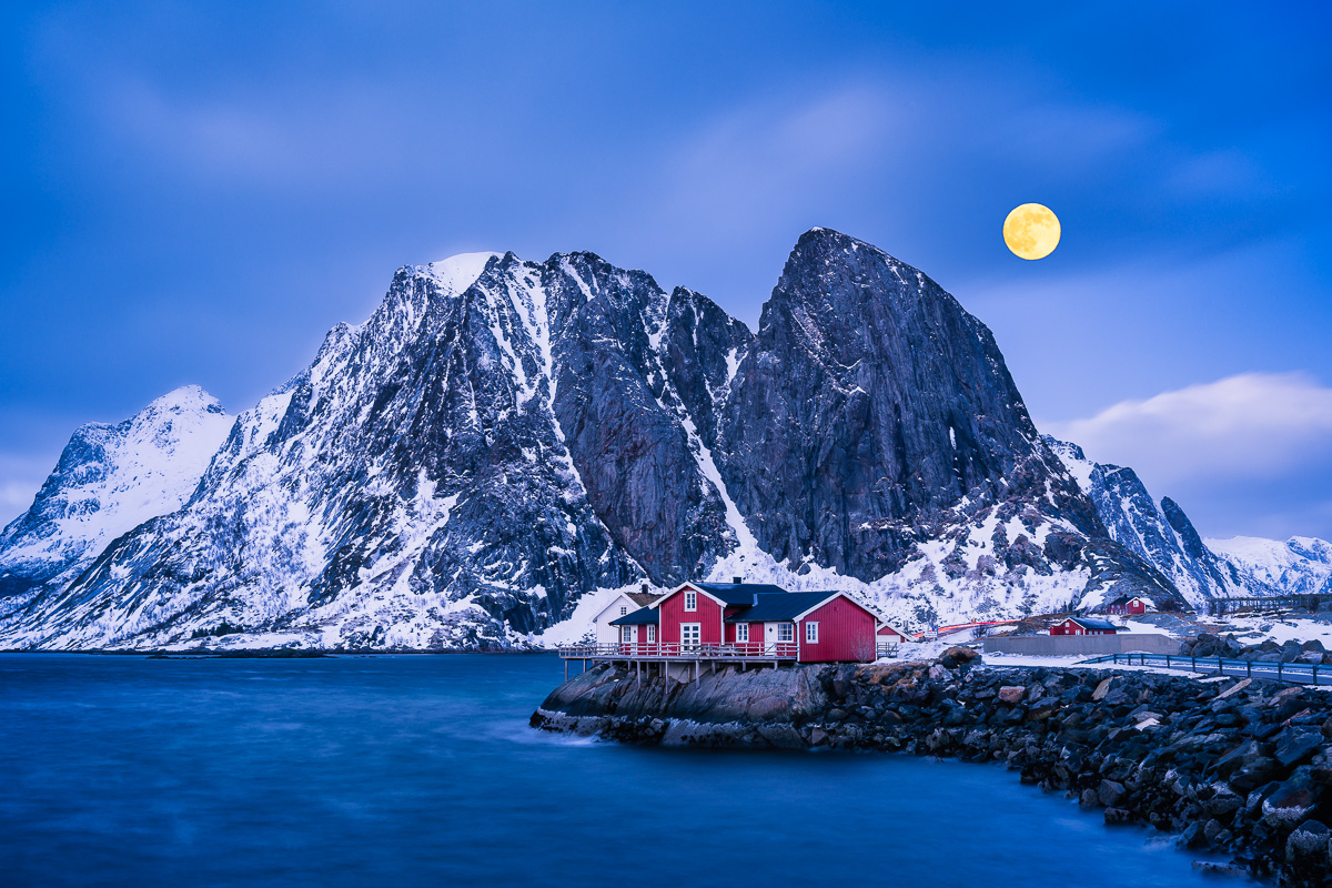 MAB-20190219-NORWAY-LOFOTEN-HAMNOY-FULL-MOON-72374.jpg