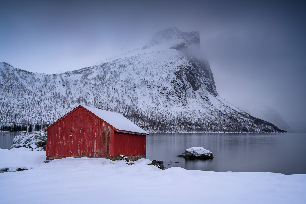 MAB-20200124-NORWAY-SENJA-WINTER-MOUNTAIN-SHACK-77933.jpg