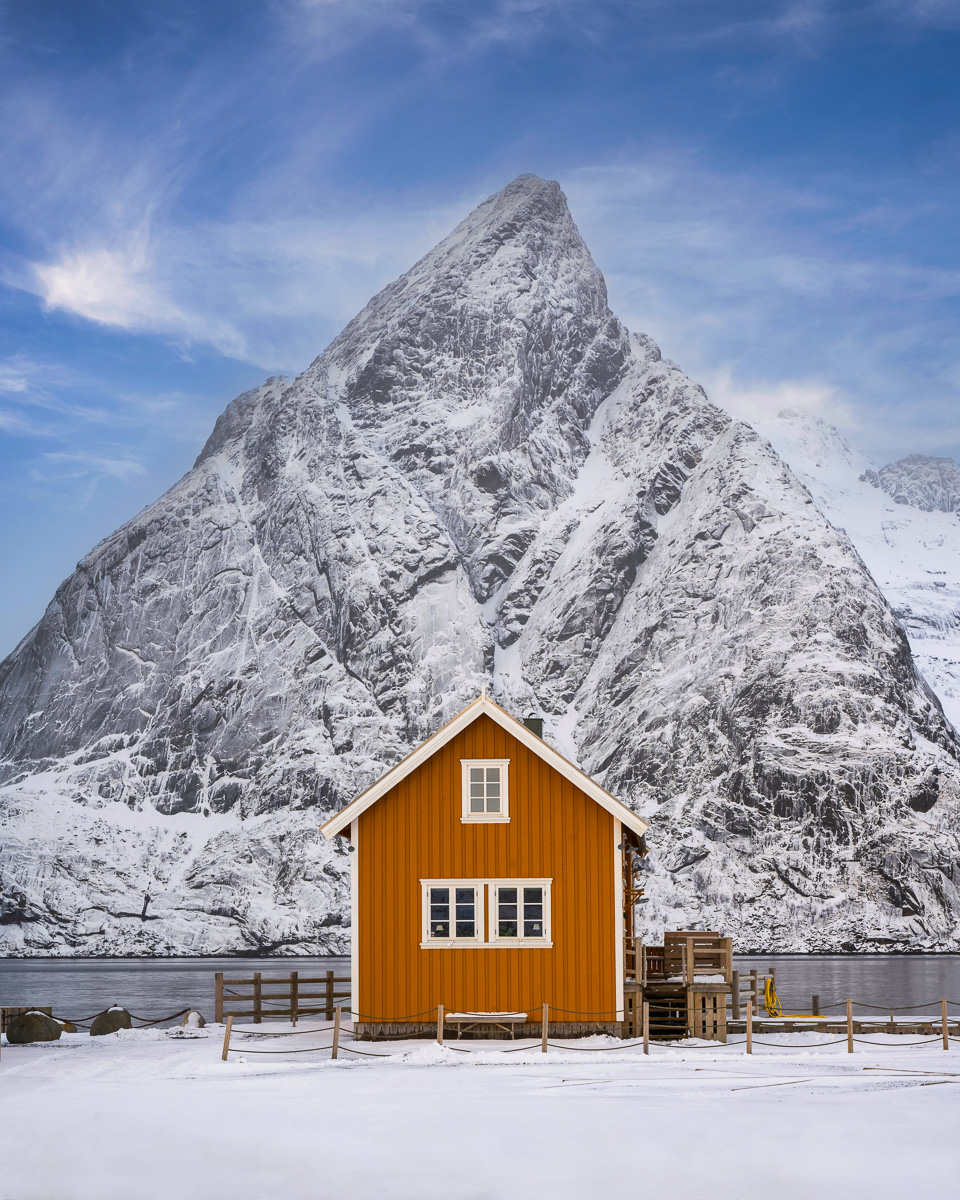 MAB-20230211-NO-LOFOTEN-SAKRISOY-YELLOW-CABIN-27787.jpg