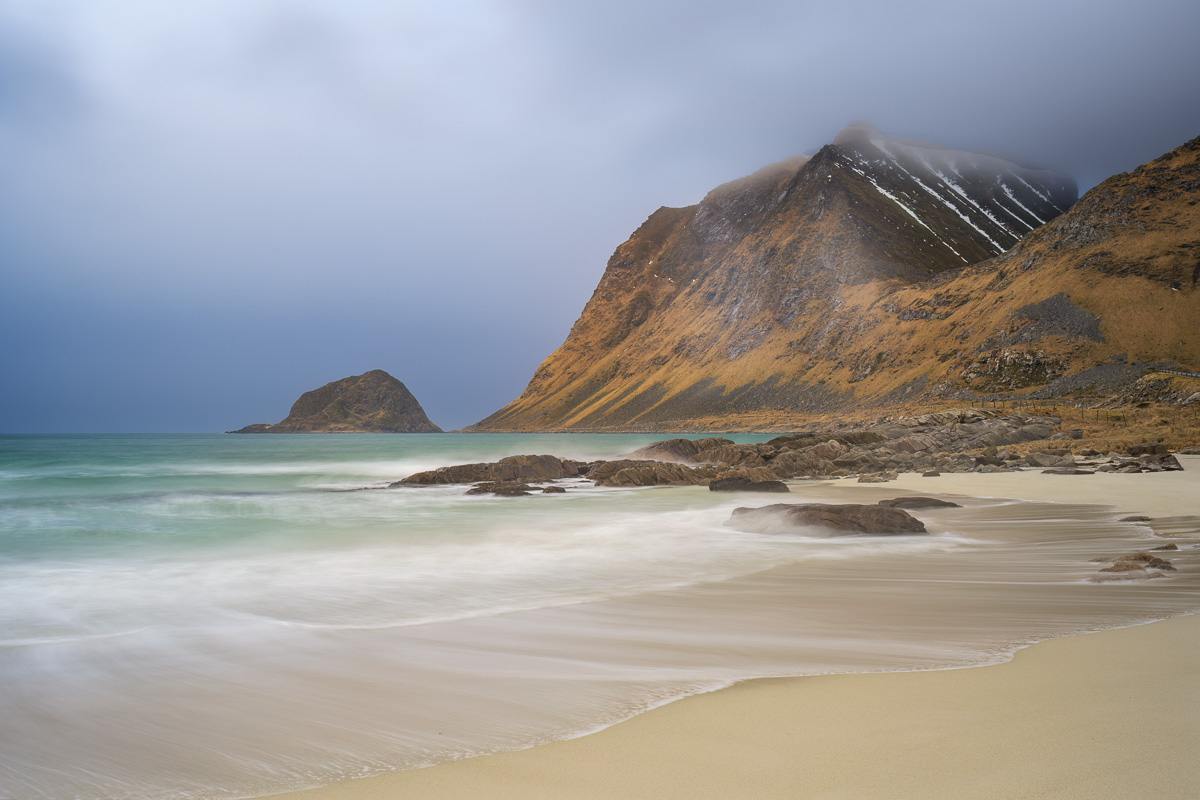 MAB-20230216-NO-LOFOTEN-VIK-BEACH-MOUNTAIN-28476.jpg