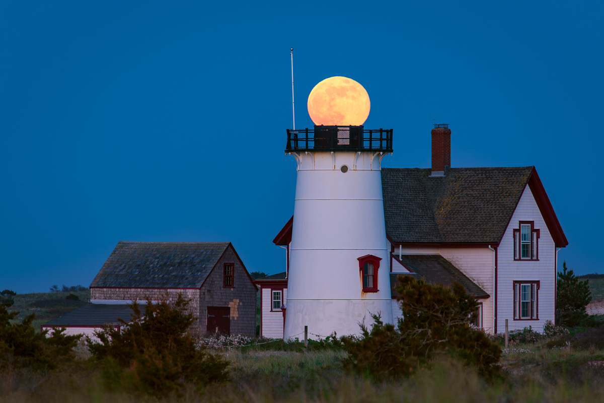 MA-STAGE-HARBOR-LIGHT-MOON-7574.jpg