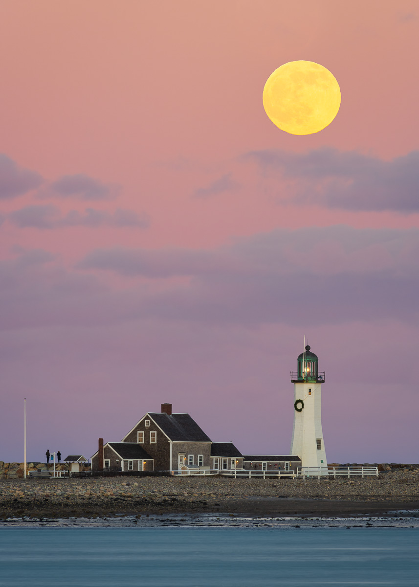 MAB-20201229-MA-SCITUATE-LIGHT-MOONRISE-79255.jpg