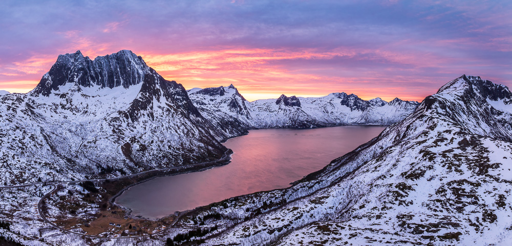 MAB-DJI-20250208-NORWAY-SENJA-BREIDTINDEN-SUNSET-WINTER-0180-PANO.jpg