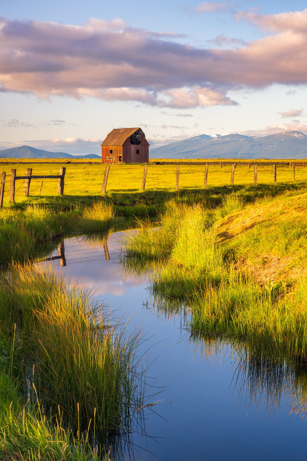 MAB-20240525-OR-BARN-SUNRISE-089285.jpg