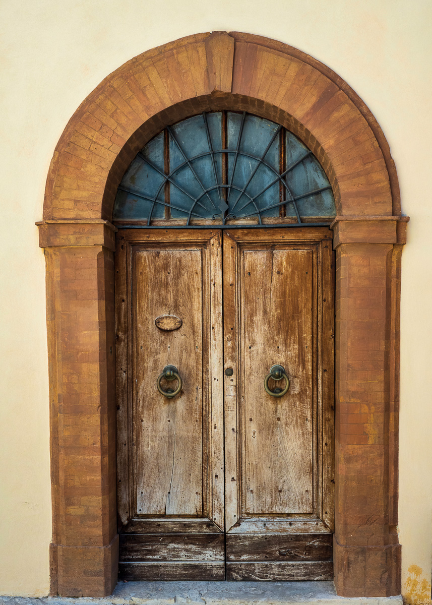 MAB-20220715-ITALY-UMBRIA-ORVIETO-DOORS-00009.jpg