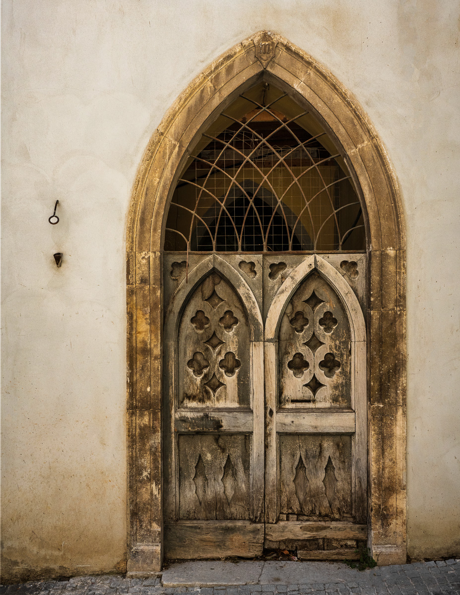 MAB-20220715-ITALY-UMBRIA-ORVIETO-DOORS-00035.jpg