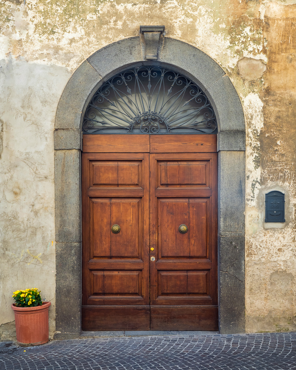 MAB-20220717-ITALY-LAZIO-BAGNOREGIO-DOORS-WINDOWS-00020.jpg