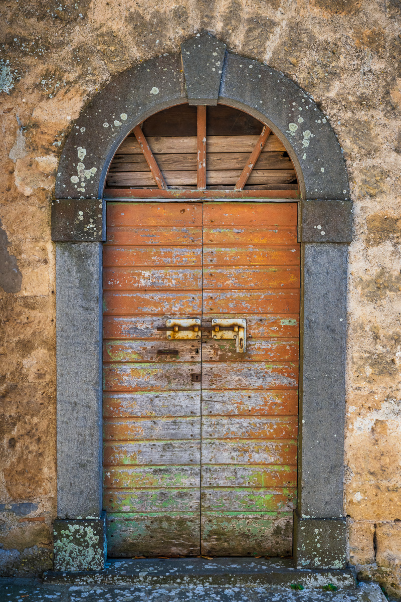 MAB-20220717-ITALY-LAZIO-BAGNOREGIO-DOORS-WINDOWS-00050.jpg