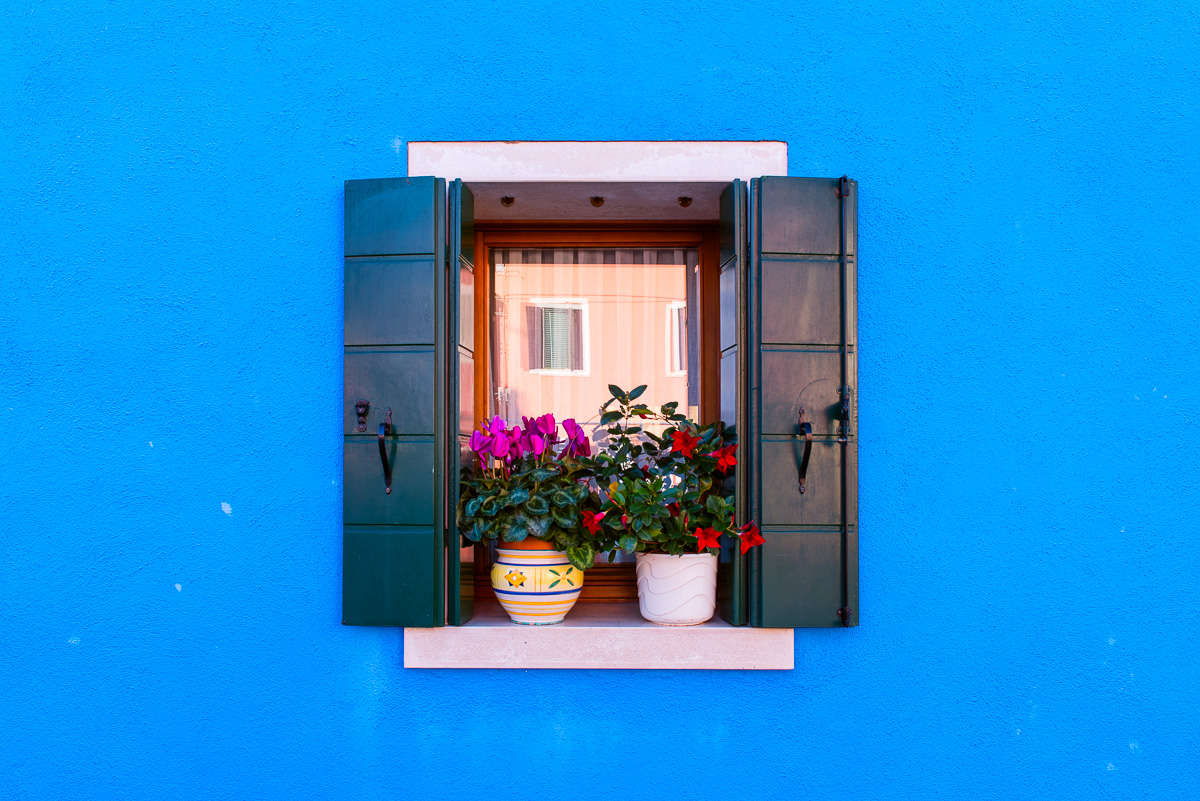 MAB_20141030_ITALY_BURANO_WINDOW_8102933.jpg