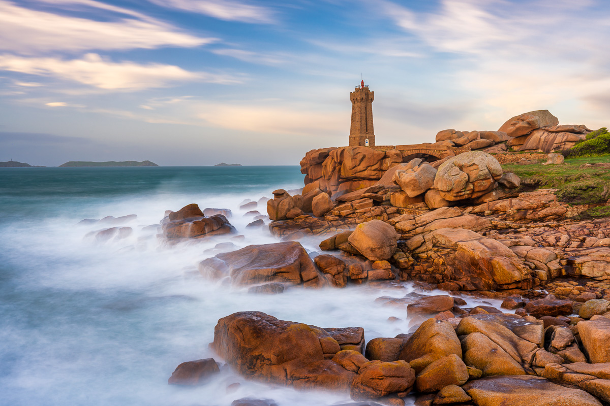 MAB-20230324-FRANCE-PERROS-GUIREC-MEAN-RUZ-LIGHTHOUSE-SUNSET-WAVES--29768.jpg