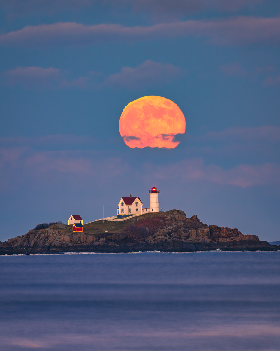 MAB-20231127-ME-NUBBLE-LIGHT-MOONRISE-CHRISTMAS-084295.jpg