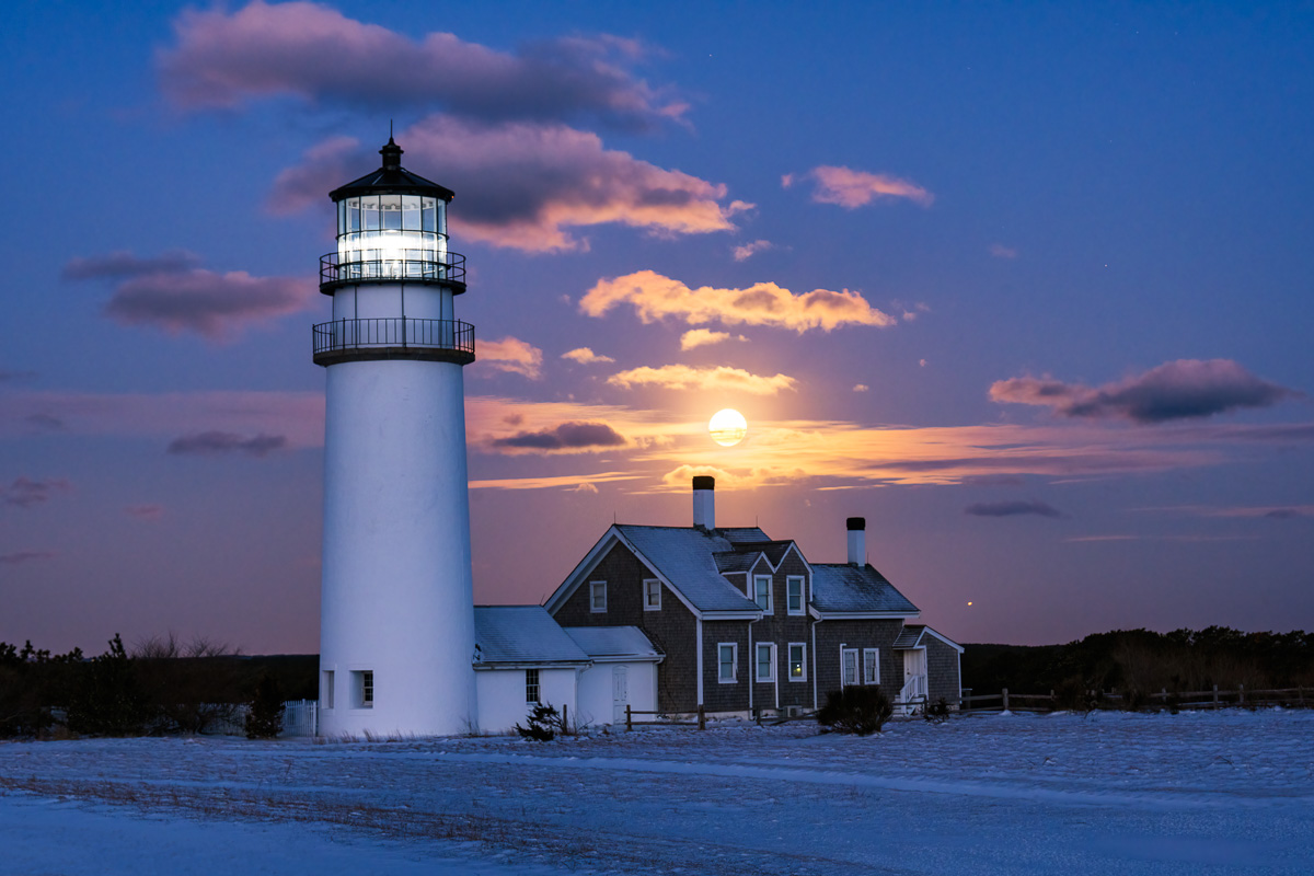 MAB-20220215-MA-HIGHLAND-LIGHTHOUSE-MOONSET-SNOW-28447.jpg