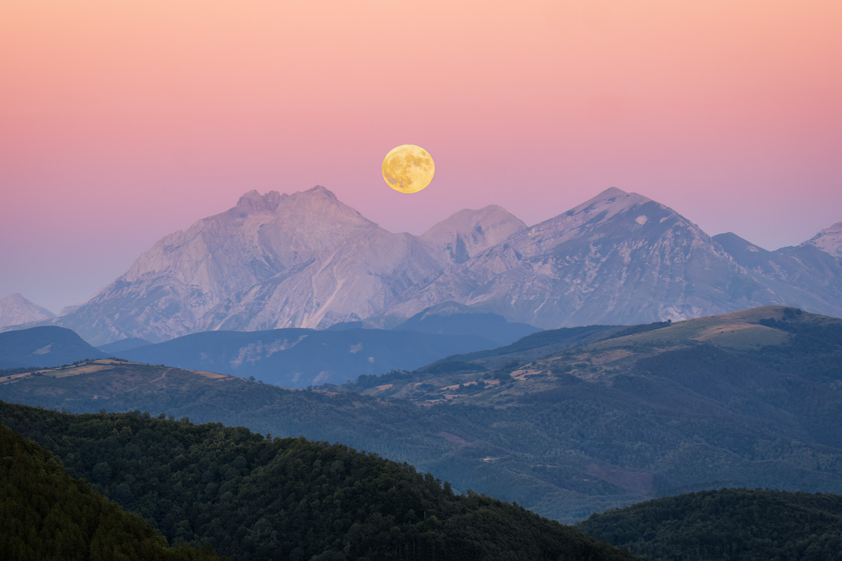 MAB-20220713-ITALY-UMBRIA-MOUNTAINS-FULL-MOON-00014.jpg