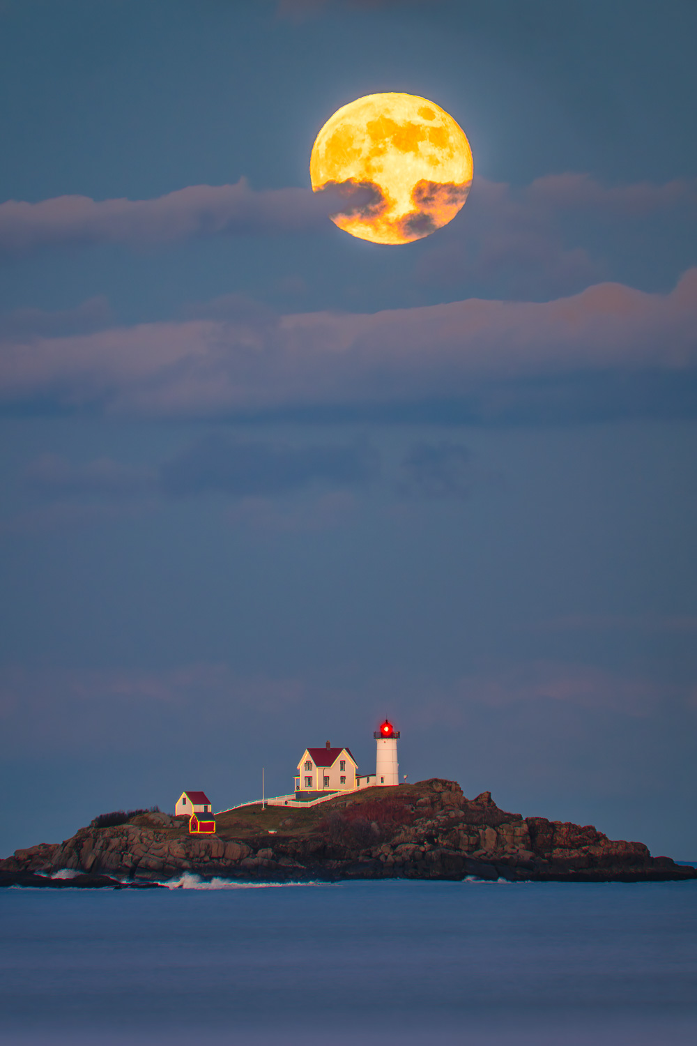 MAB-20231127-ME-NUBBLE-LIGHT-MOONRISE-CHRISTMAS-084372.jpg