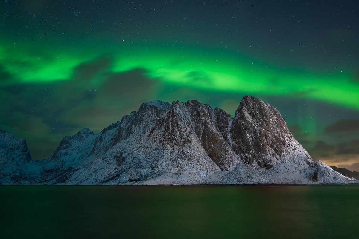 MAB-20230210-NO-LOFOTEN-FESTHELLTINDEN-MOUNTAIN-AURORA-27681.jpg